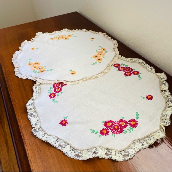 Vintage Hand-Embroidered Round White Doilies/Placemats Flowers and Lace Set of 2 - Picture 3 of 10